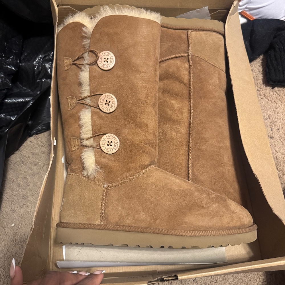 Ugg Bailey Button - image 1